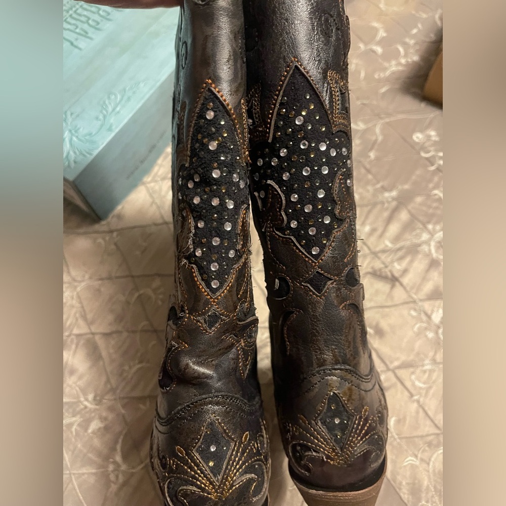 Corral Black and Brown Embroidered Heeled Boots NWT - Picture 5 of 9
